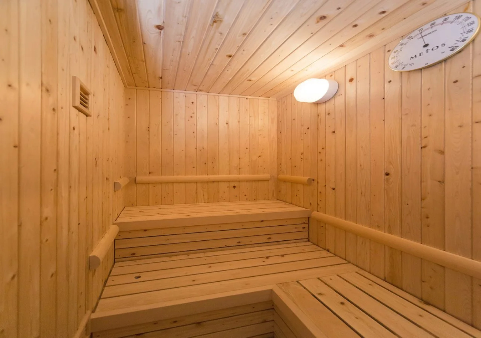 Queen's Hotel Chitose