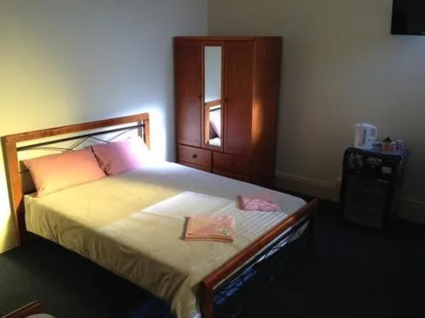 Australian Hotel