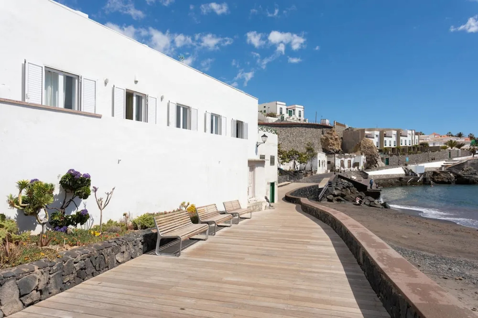 HomeLike Stunning Sea Front House El Poris