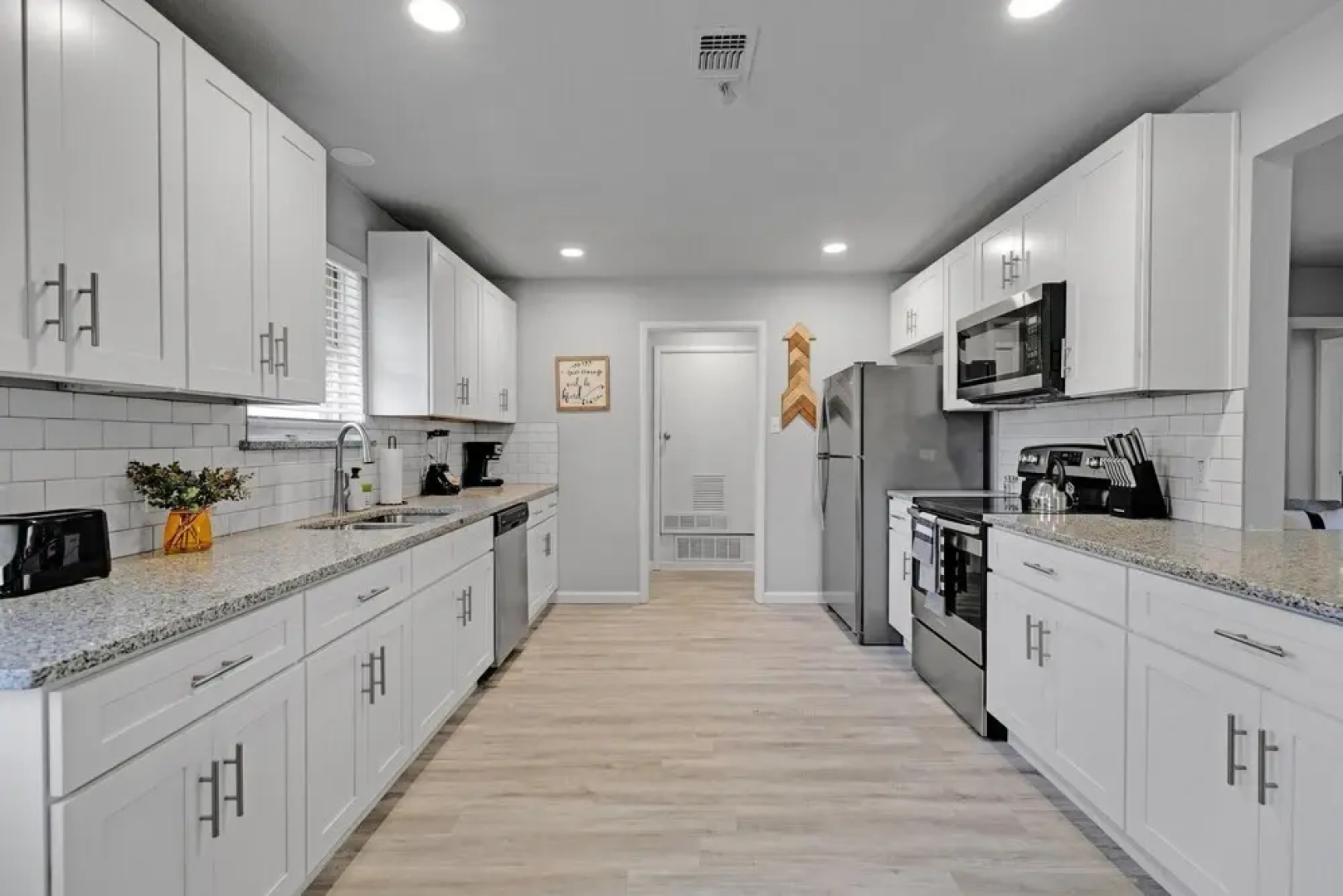 Beautiful Pet Friendly Home In Central Location! 4 Bedroom Home by Redawning