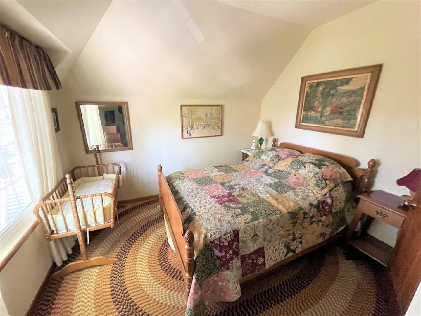 Near Lake Plus View 2 Bedroom Home by RedAwning