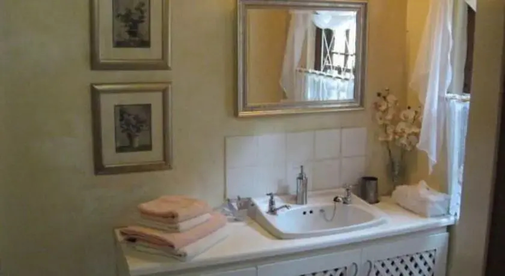 Coral Guest Cottages