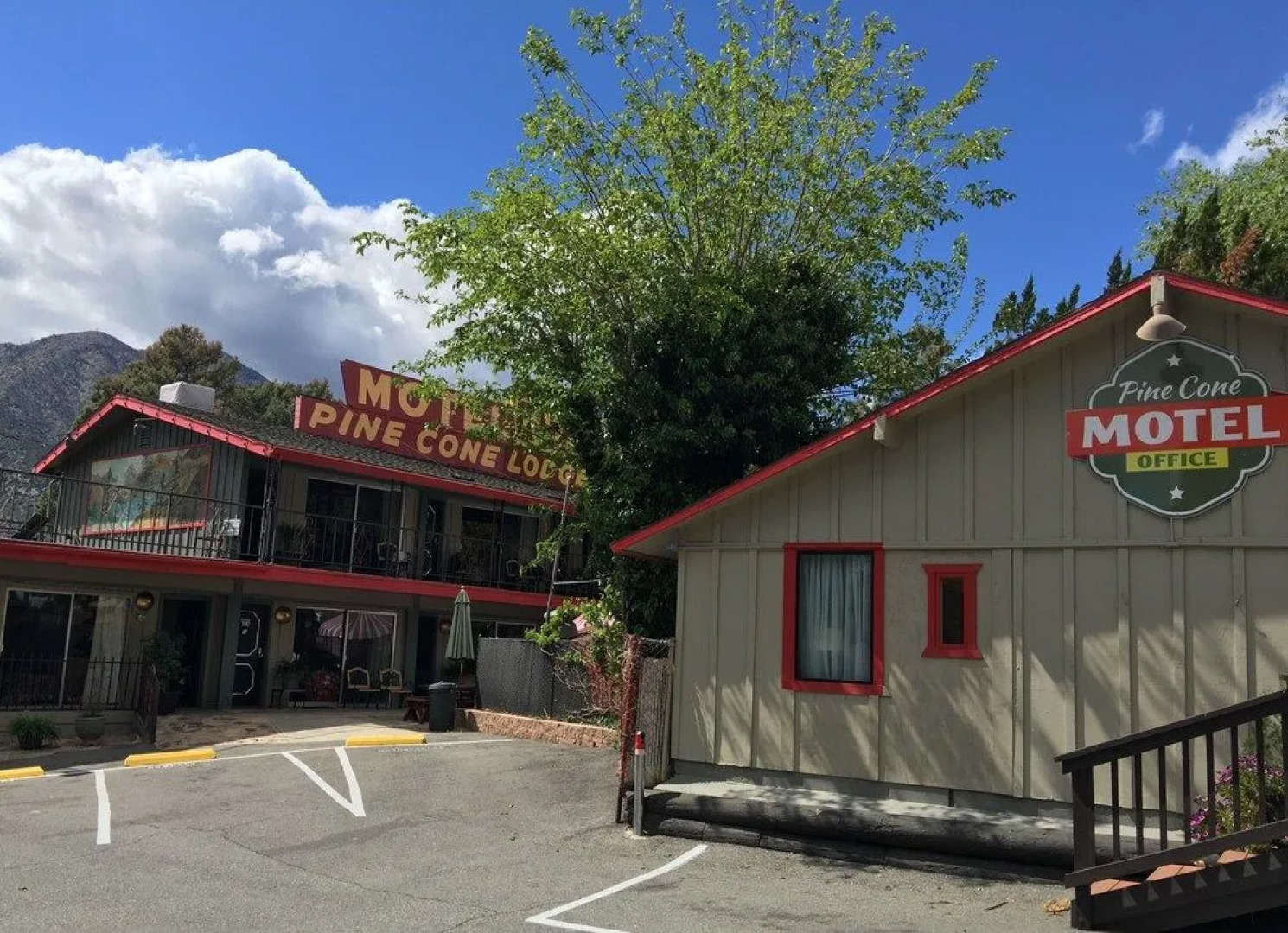 Piazza's Pine Cone Inn