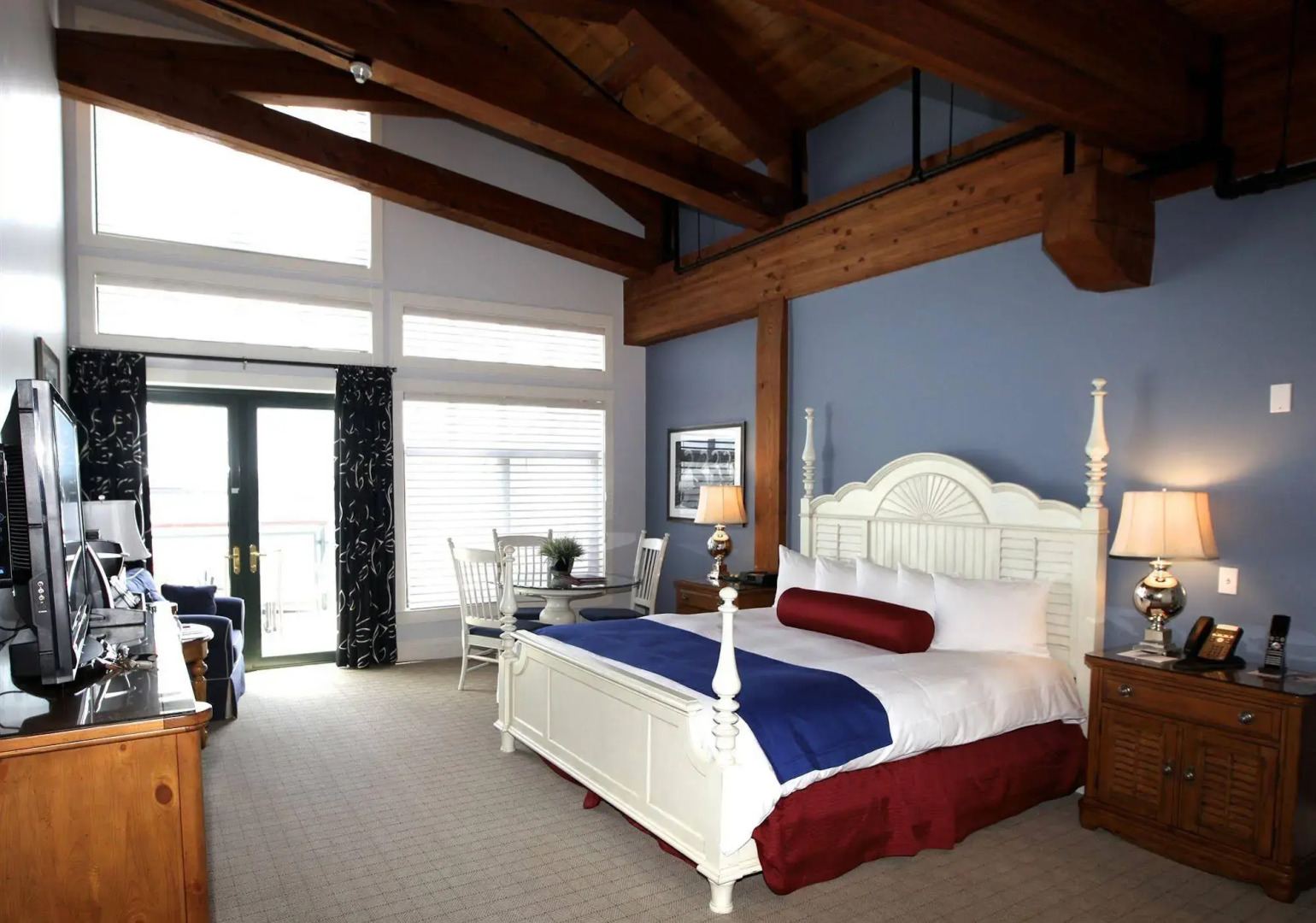 Boston Yacht Haven Inn & Marina