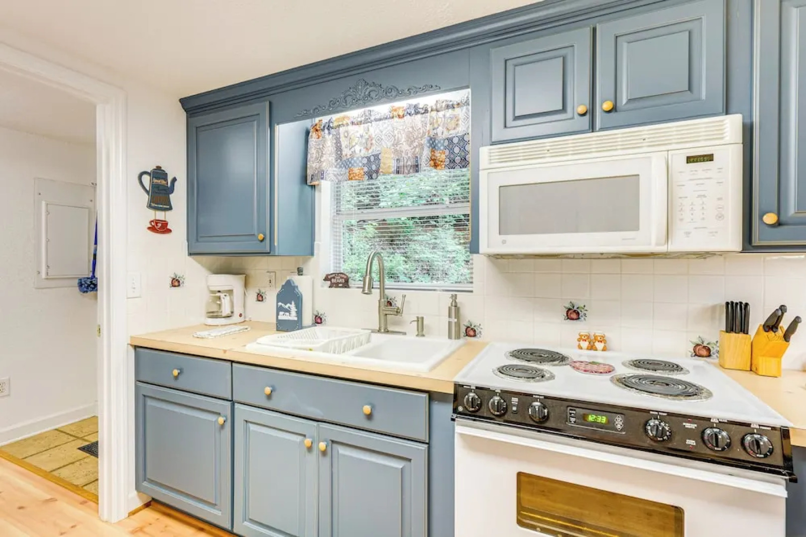 Secluded Cabin w/ Porch - 7 Miles to Lake Chatuge!