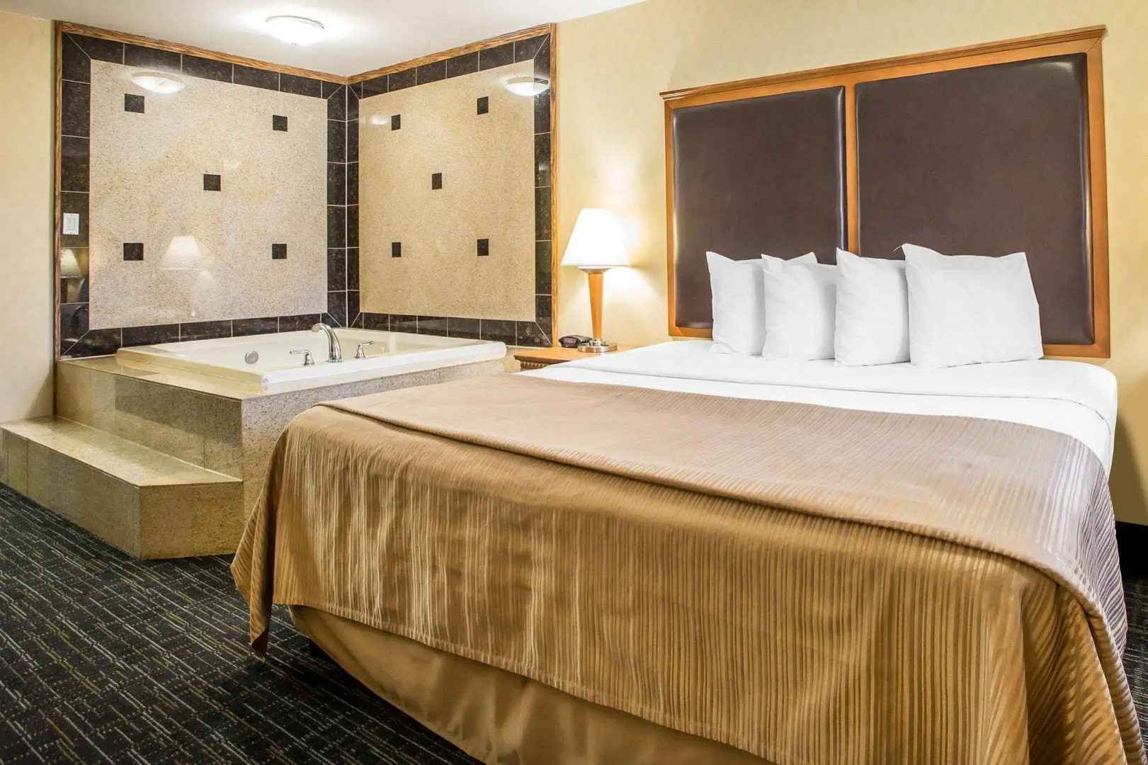 Hibiscus Inn & Suites