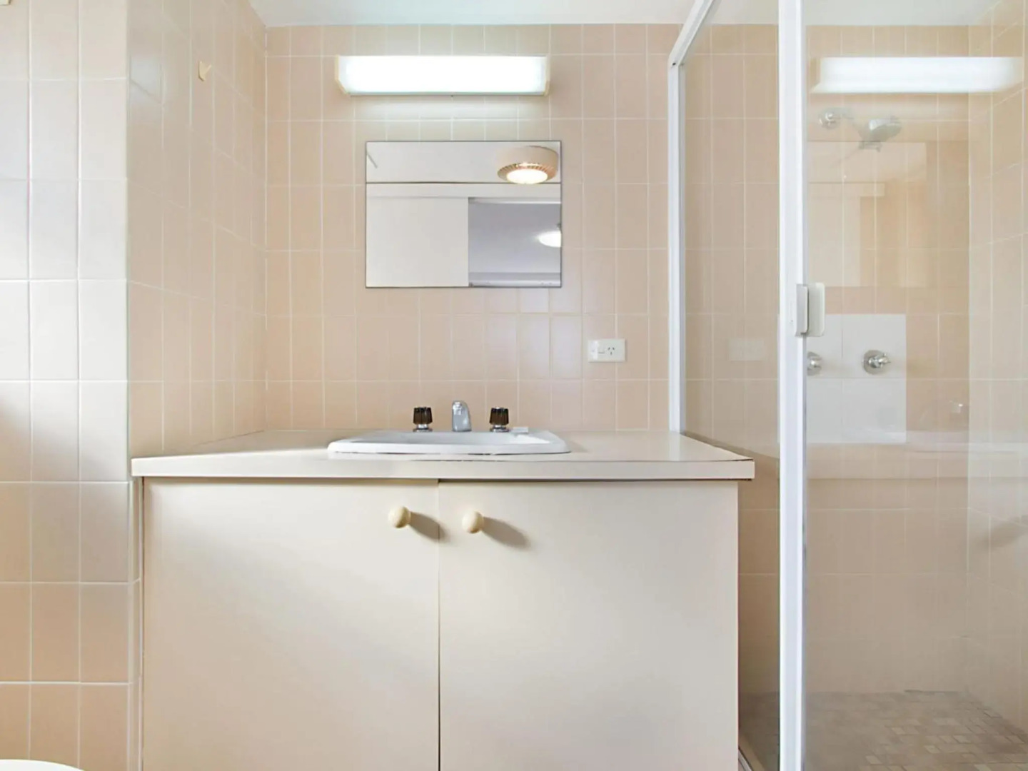 Border Terrace Unit 13 - Large apartment walk to beaches and clubs