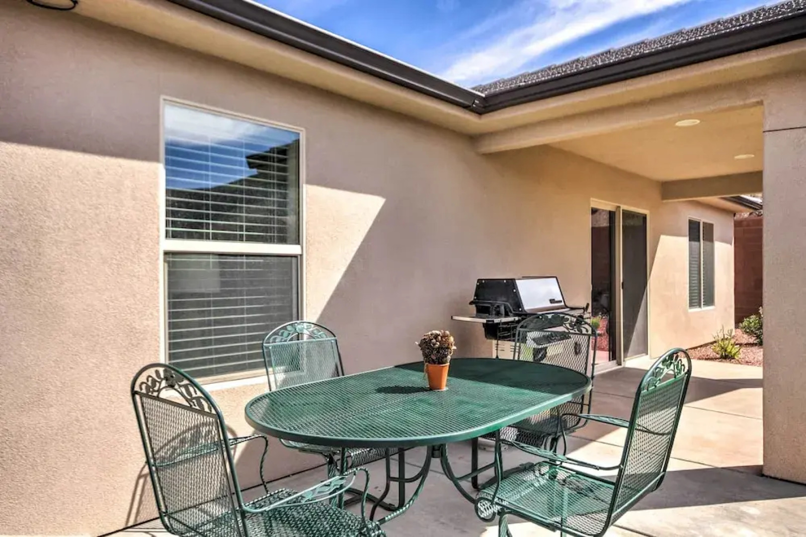 Scenic La Verkin Home: 20 Mi to Zion National Park