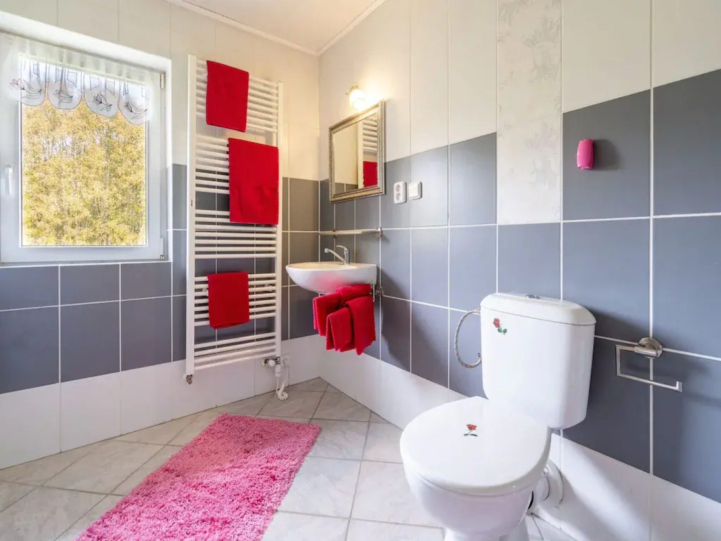 Secluded Holiday Home in Kraslice with Sauna, bubble bath