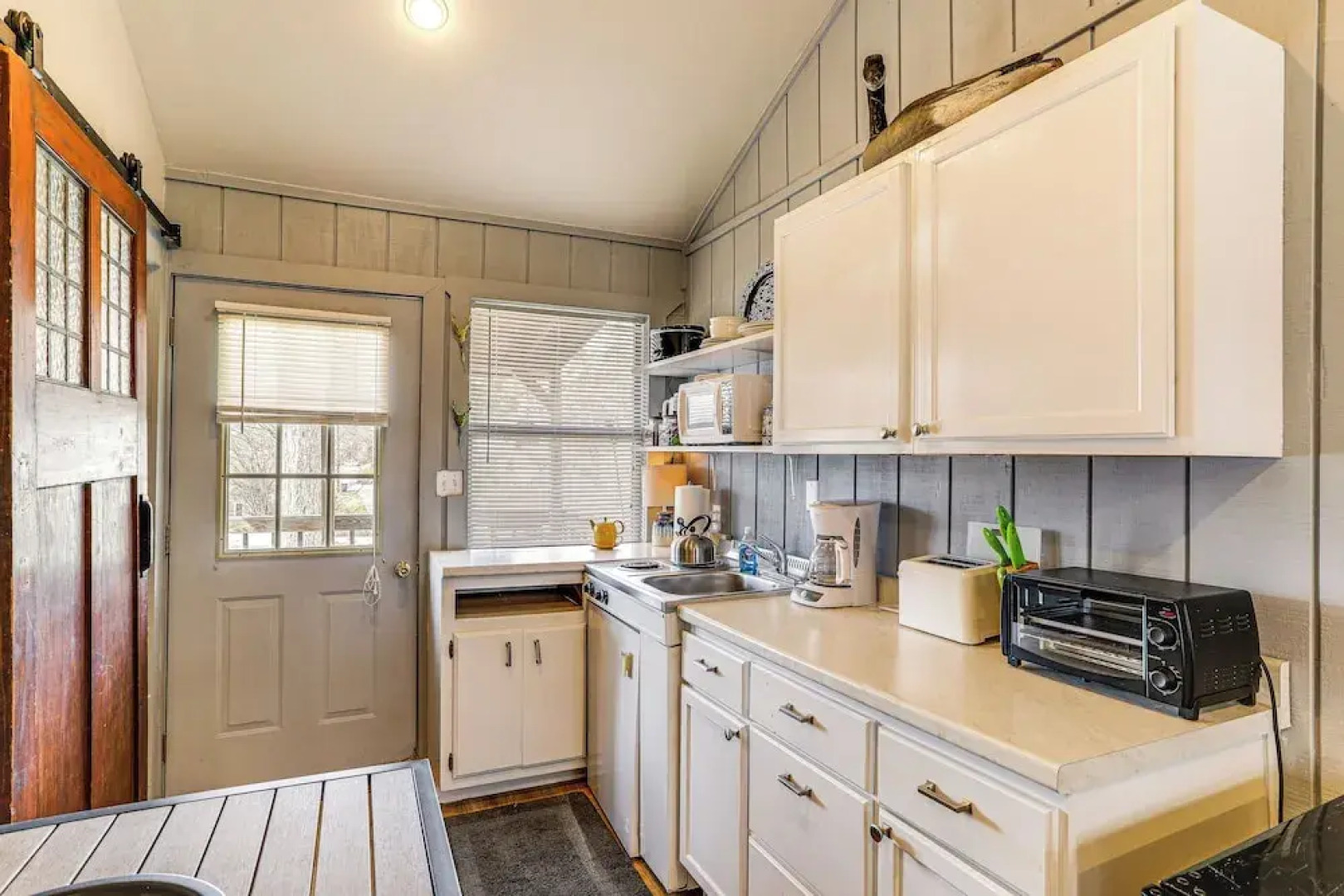 Historic 'hardy House' on Main Street w/ Fire Pit!