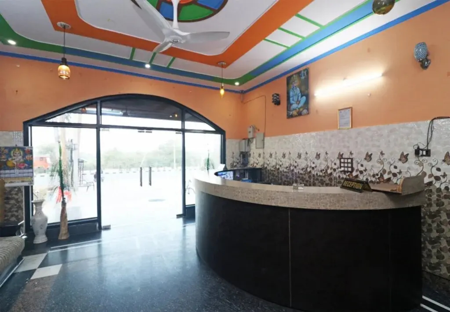 Tr Hotel By OYO Rooms