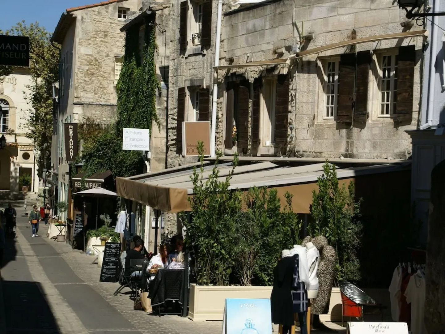 Modern Holiday Cottage With Swimming Pool and Close to Beautiful Saint-remy-de-provence