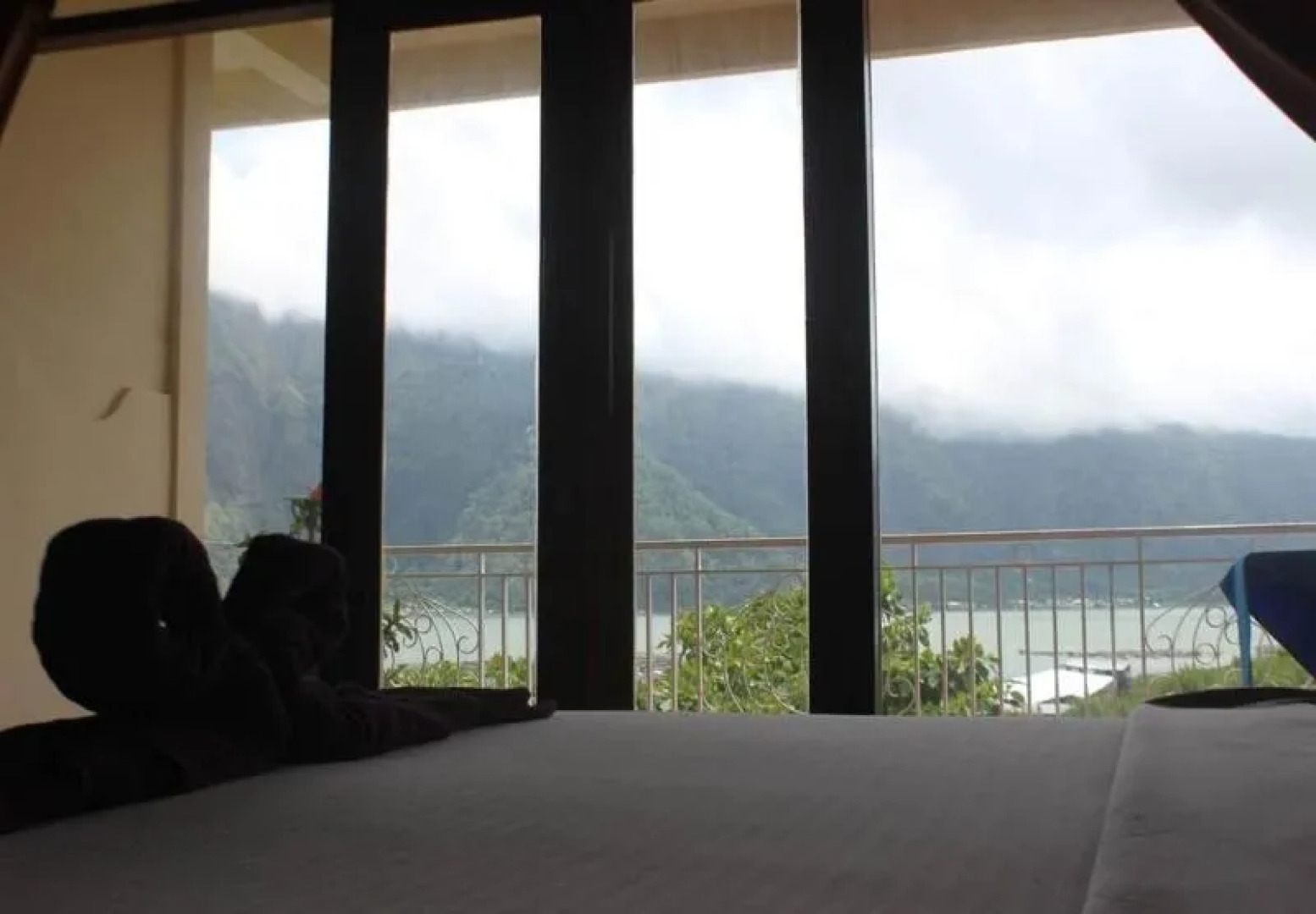 Penginapan Lakeside Cottages by ZUZU