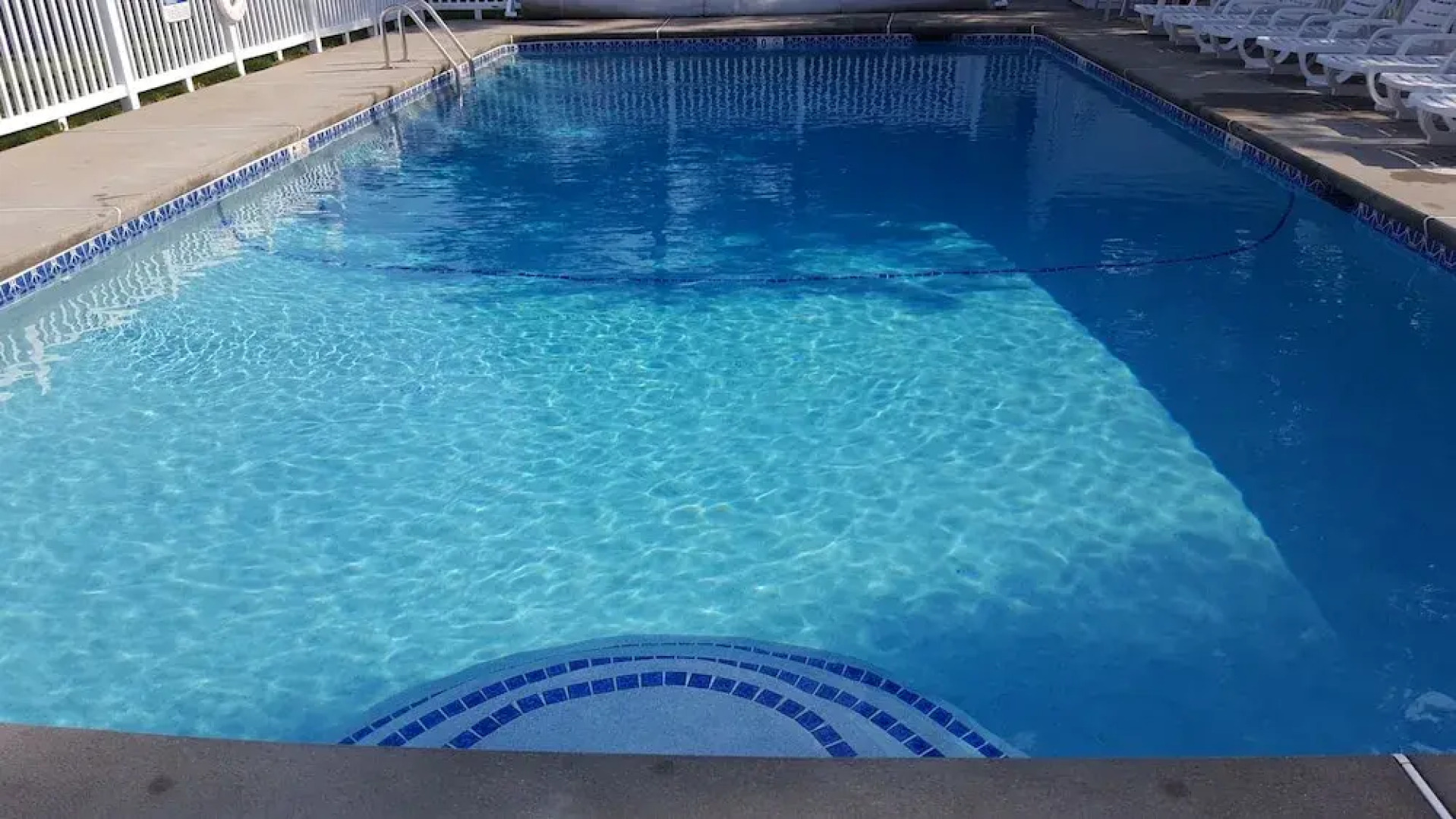 Riverbank Motel and Cabins