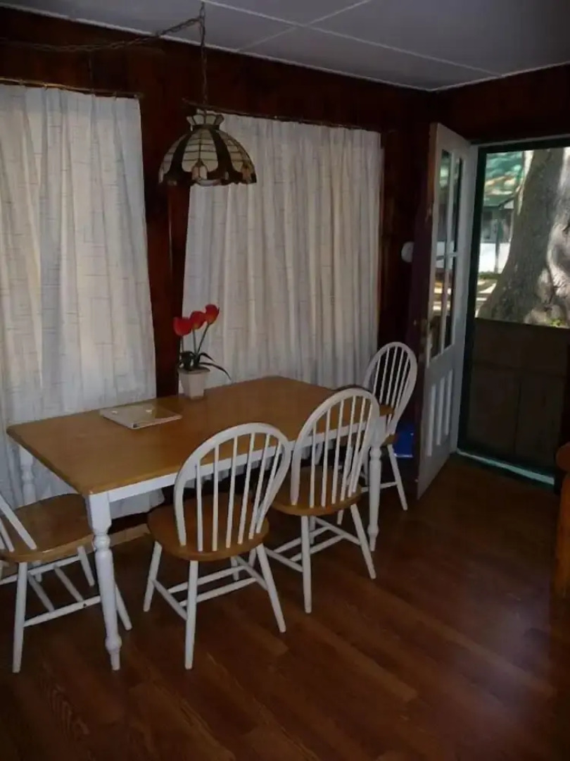 The Elms Waterfront Cottages