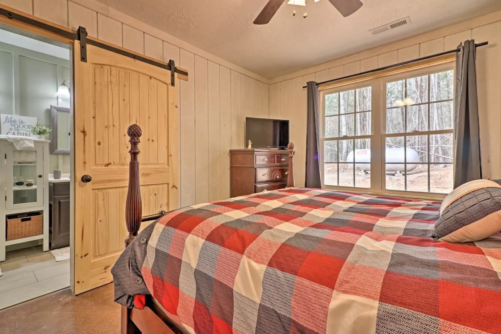 Peaceful Family Cabin on 10 Acres w/ Game Room!
