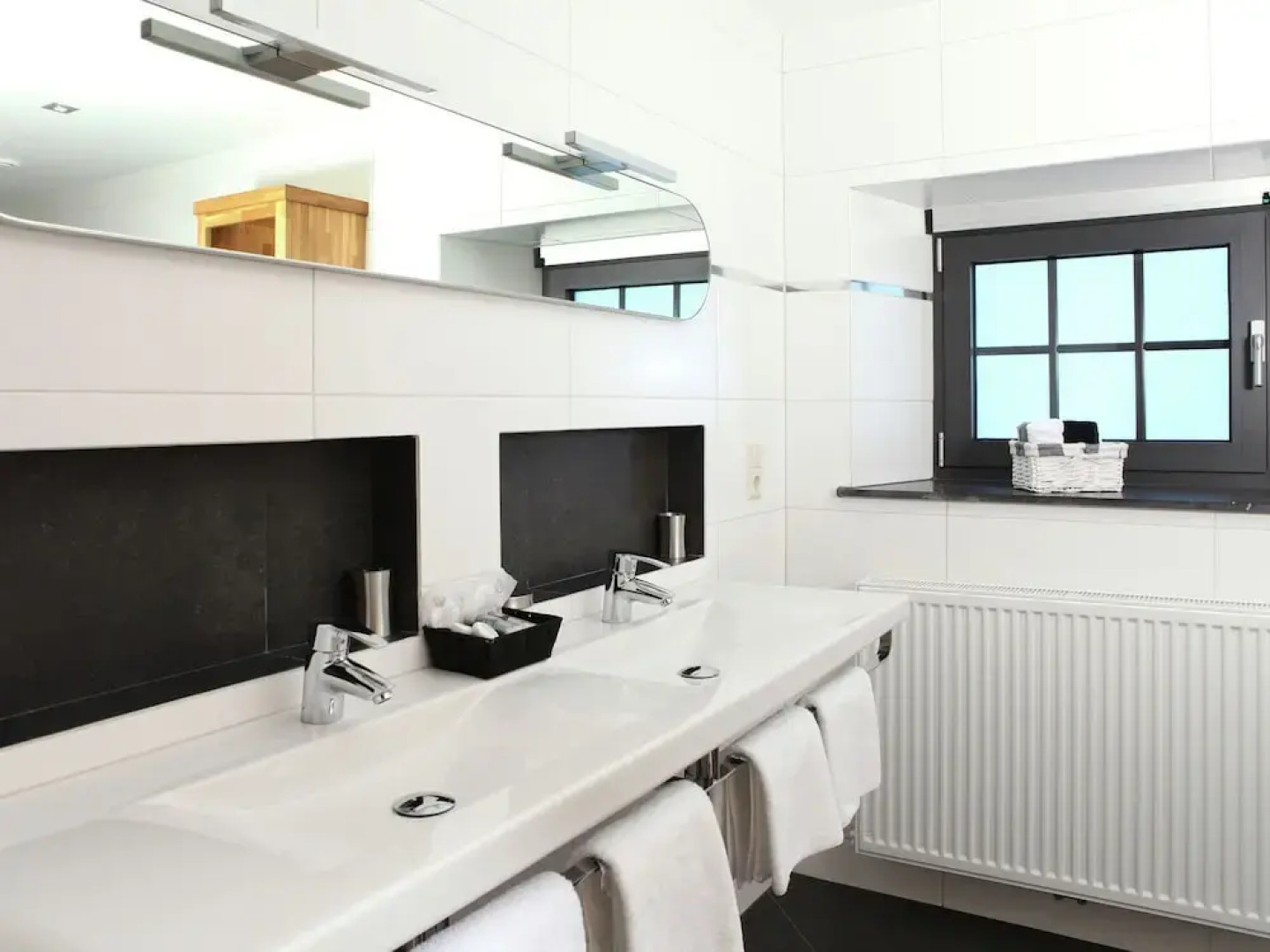 Quaint Holiday Home With Fenced Garden in Epen