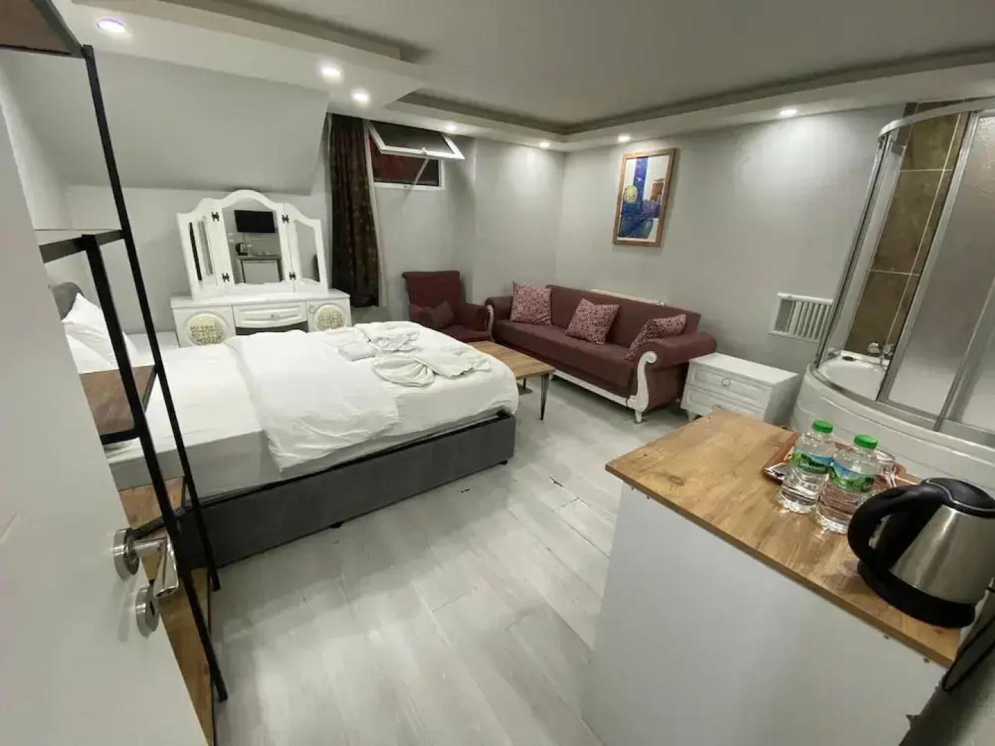 Cemre Suit