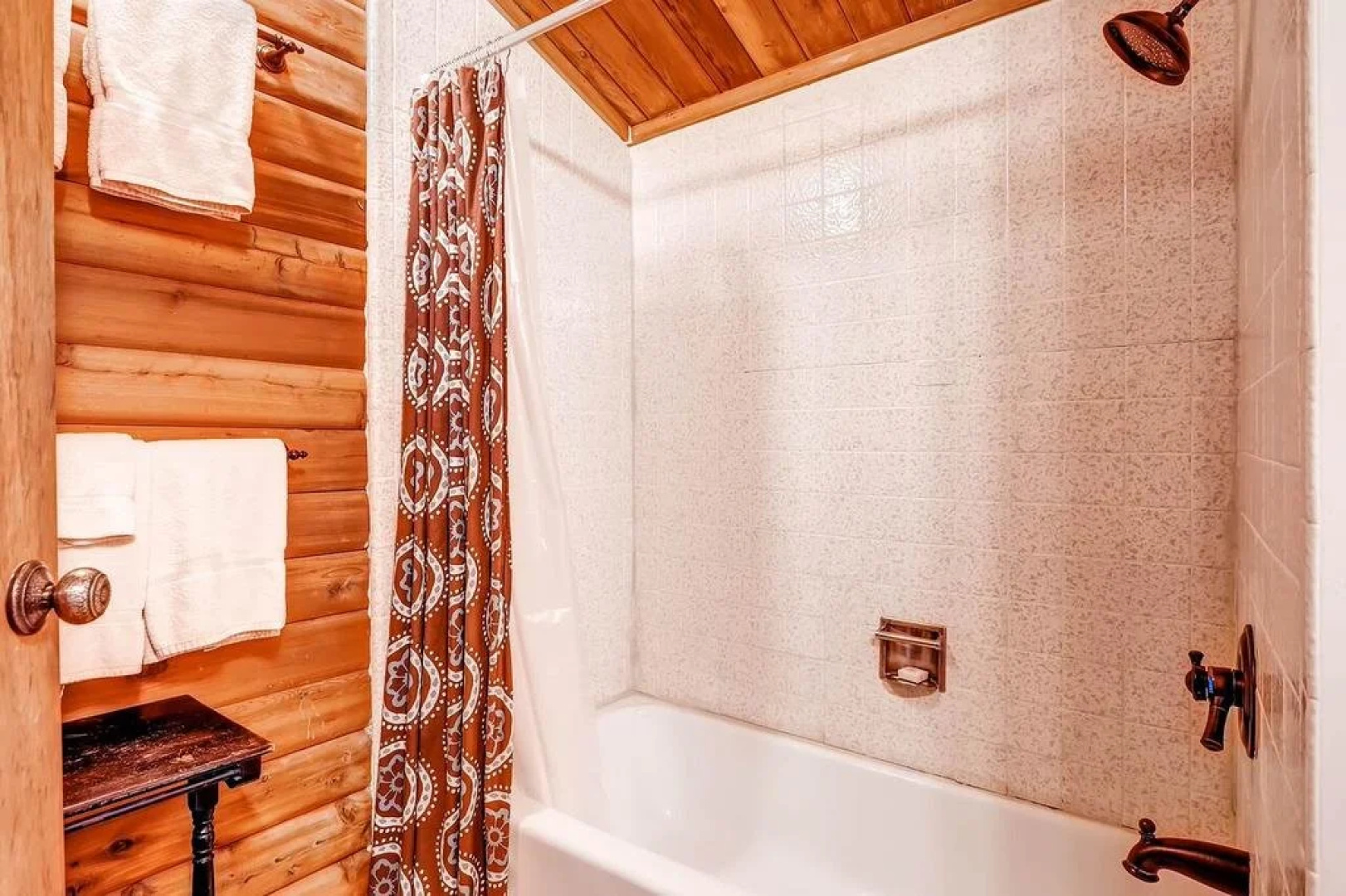 Alm Haus Standard Downtown Private Home by McCartney