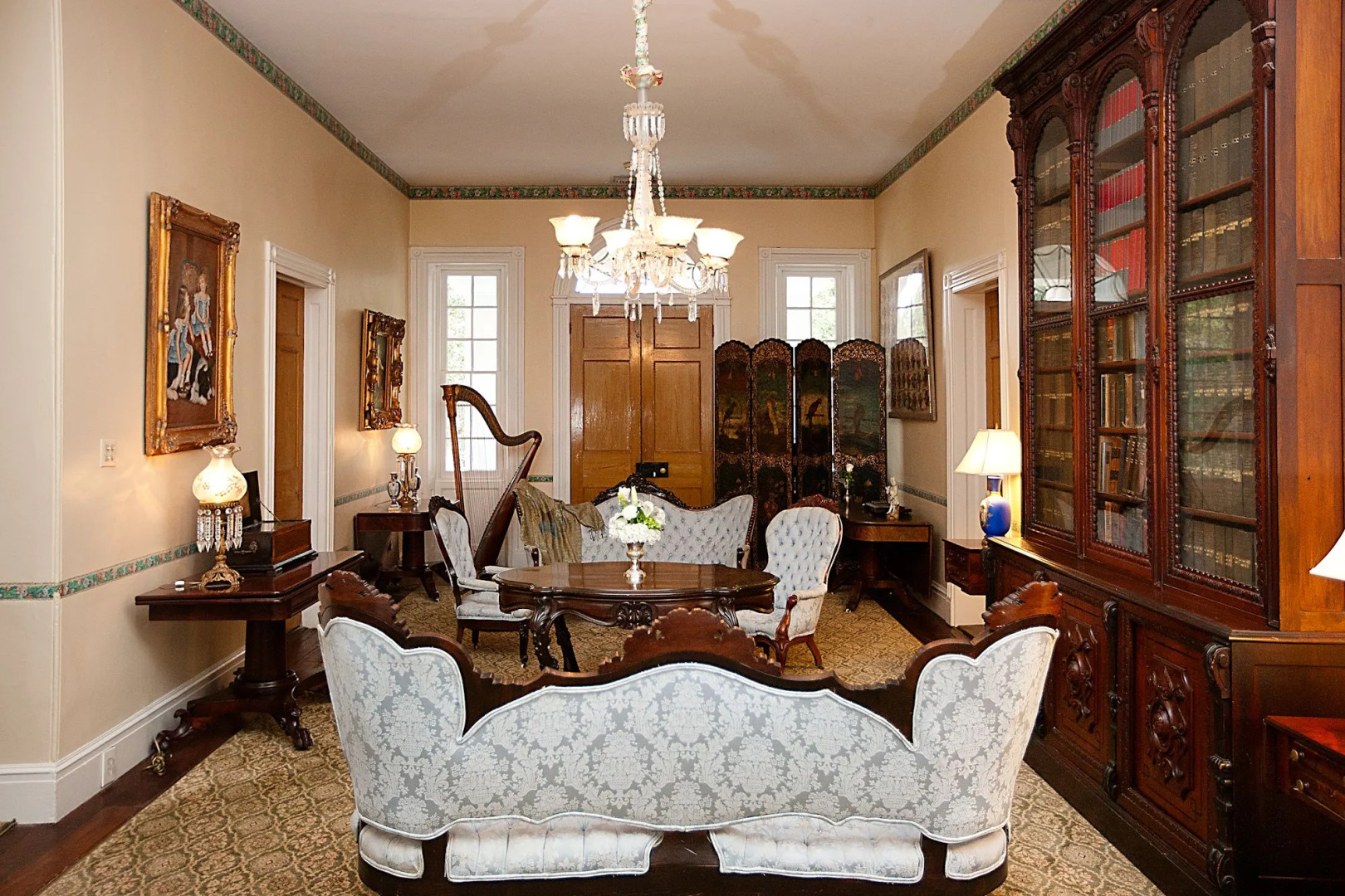 Monmouth Historic Inns and Gardens