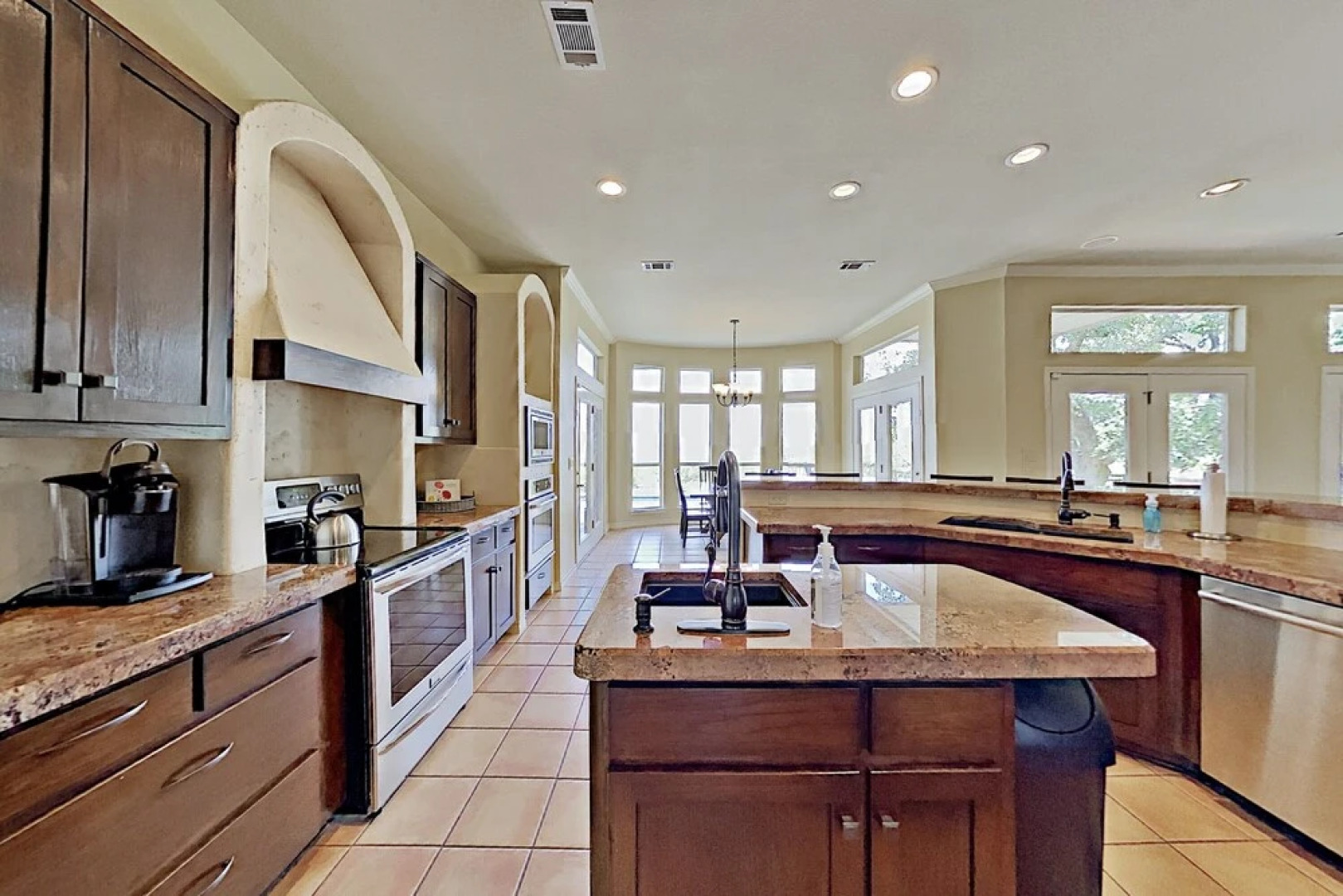 Sacred Vista: Opulent Hill Country With Pool 5 Bedroom Home