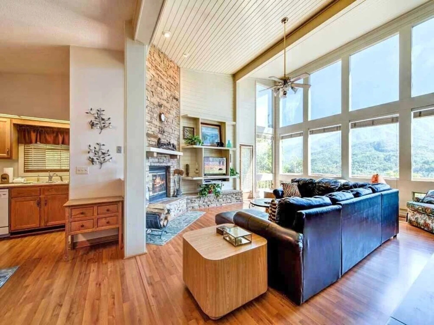 Woodshed 2 Bedroom Home with Mountain View