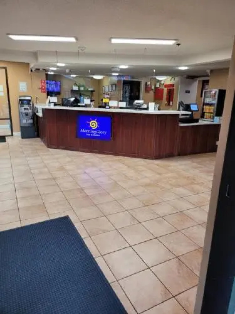 Econo Lodge Inn & Suites