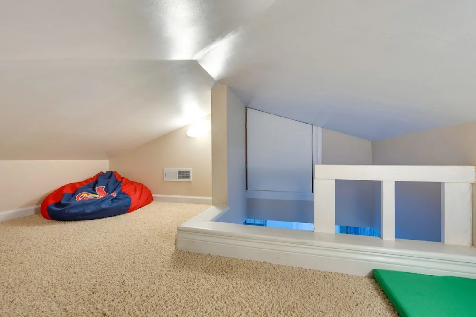 Lakefront Edgerton Cottage w/ Deck & Grill!