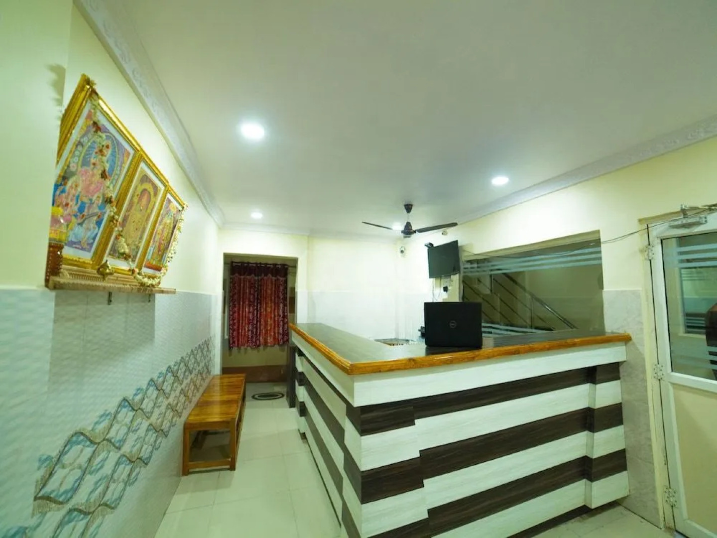 OYO 12973 Hotel Crystal