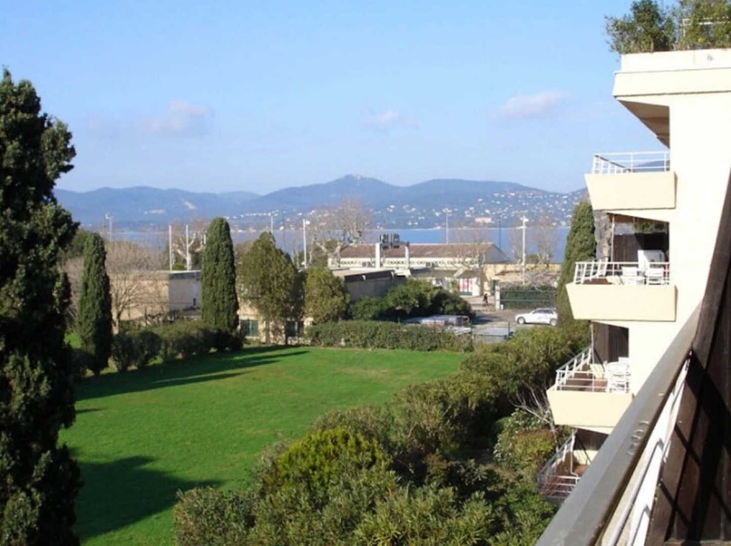 Studio in Saint-tropez, With Pool Access - 800 m From the Beach