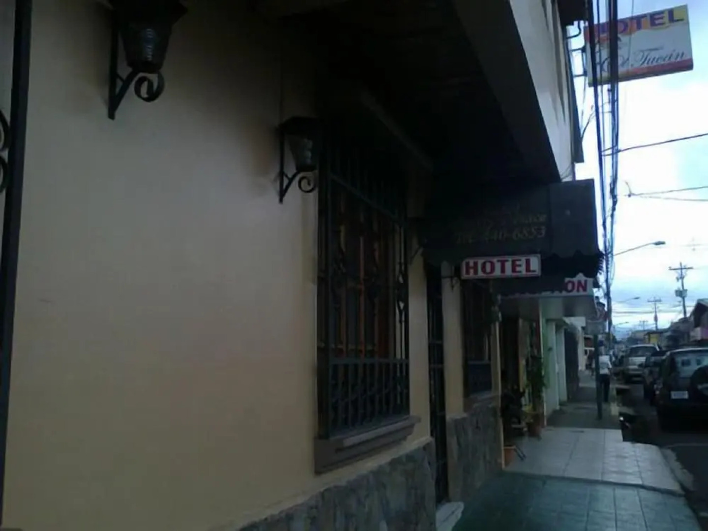 Charly's Place Hotel