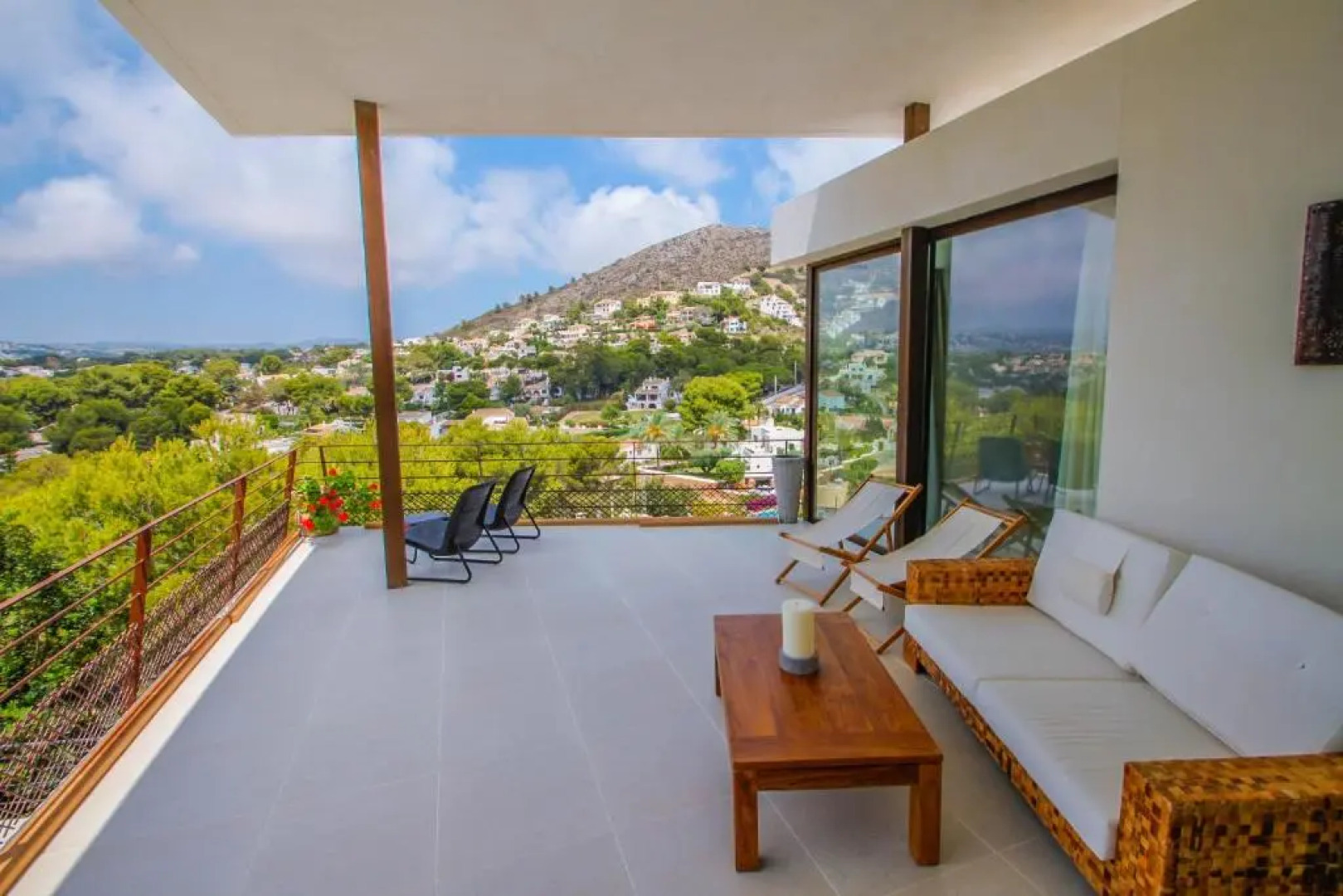 Laja - panoramic hillside holiday house in Moraira