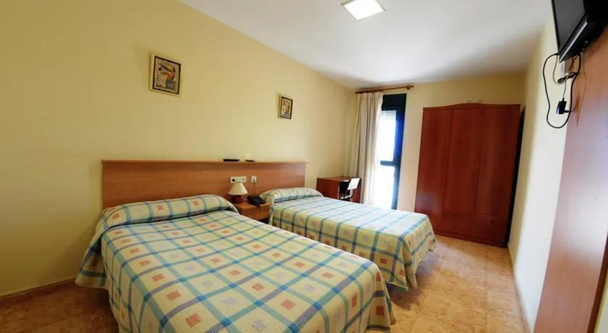 Monegros Hotel 4 Hermanos