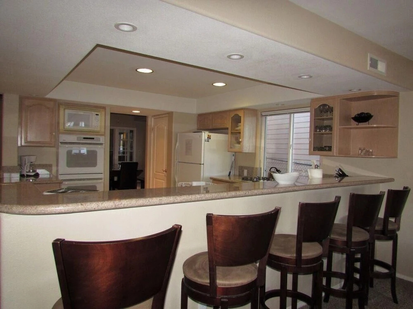 032 - Lakefront Village Escape