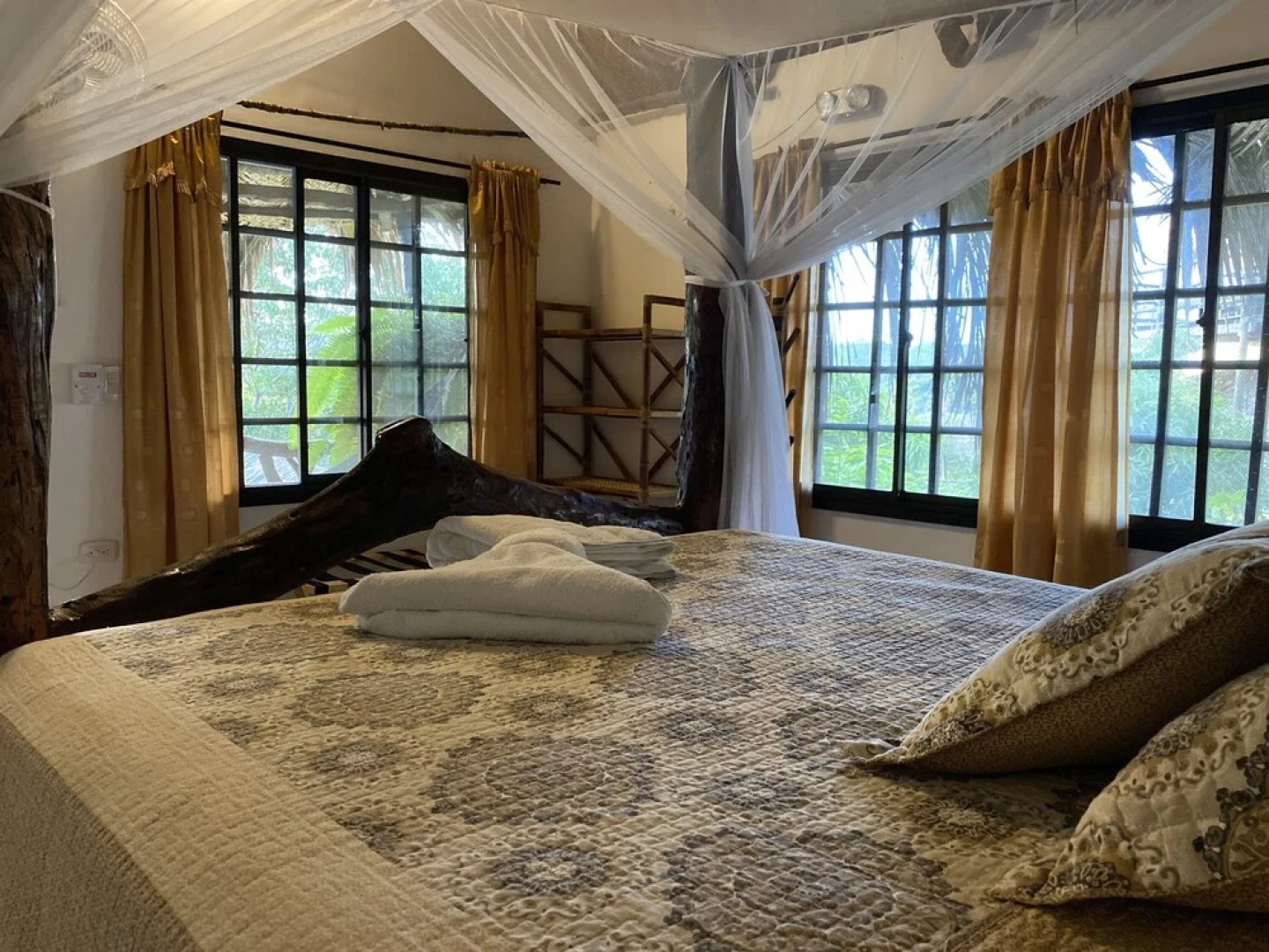 Quetzal Dorado Ecolodge