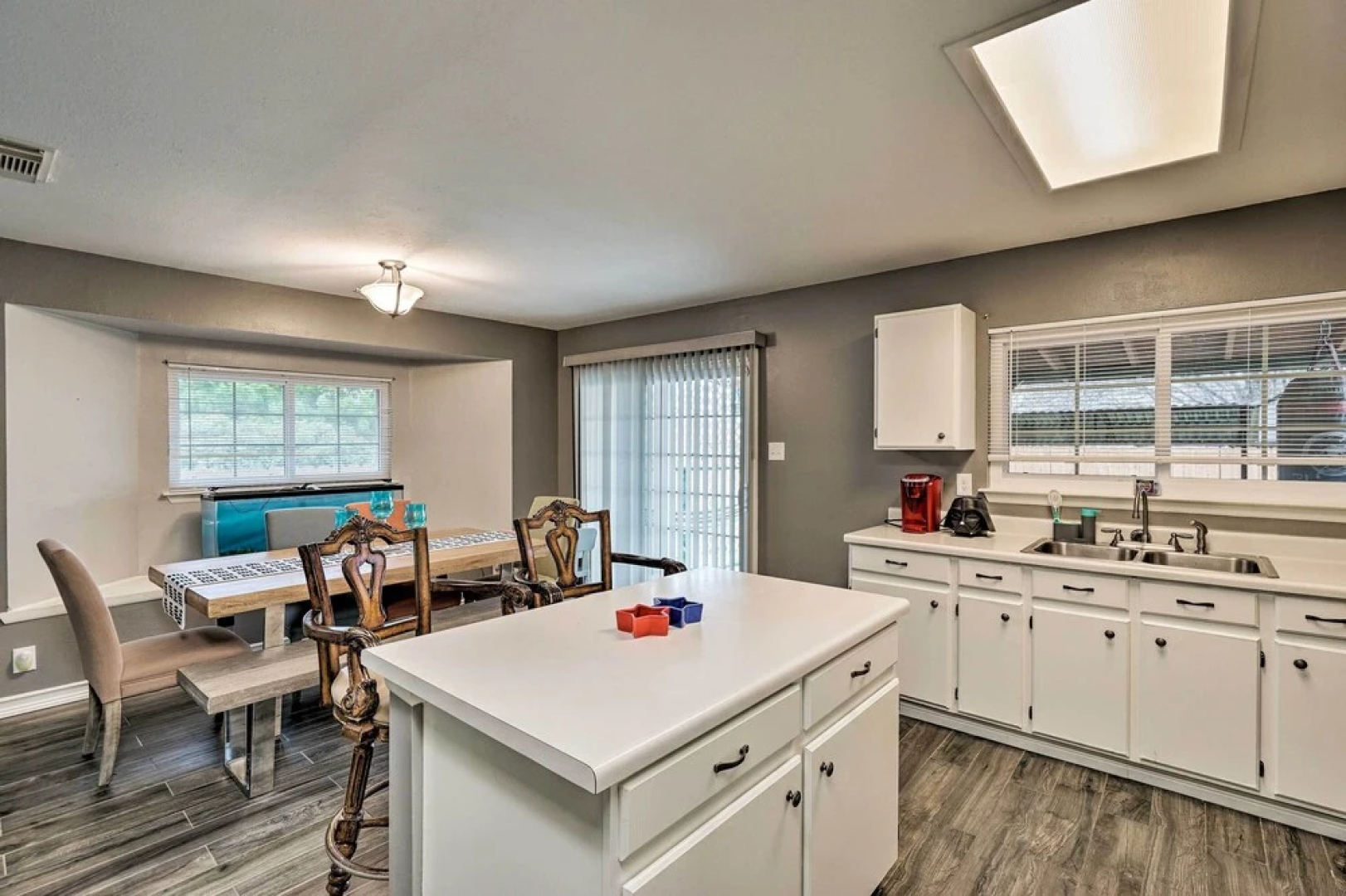 Dog-friendly Texas Retreat w/ Hot Tub, Patio & Bar