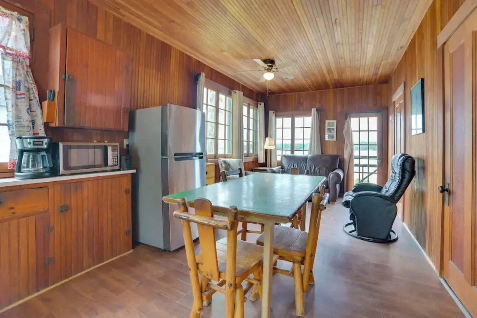 Les Cheneaux Islands Cabin 4 w/ Deck: Pet Friendly