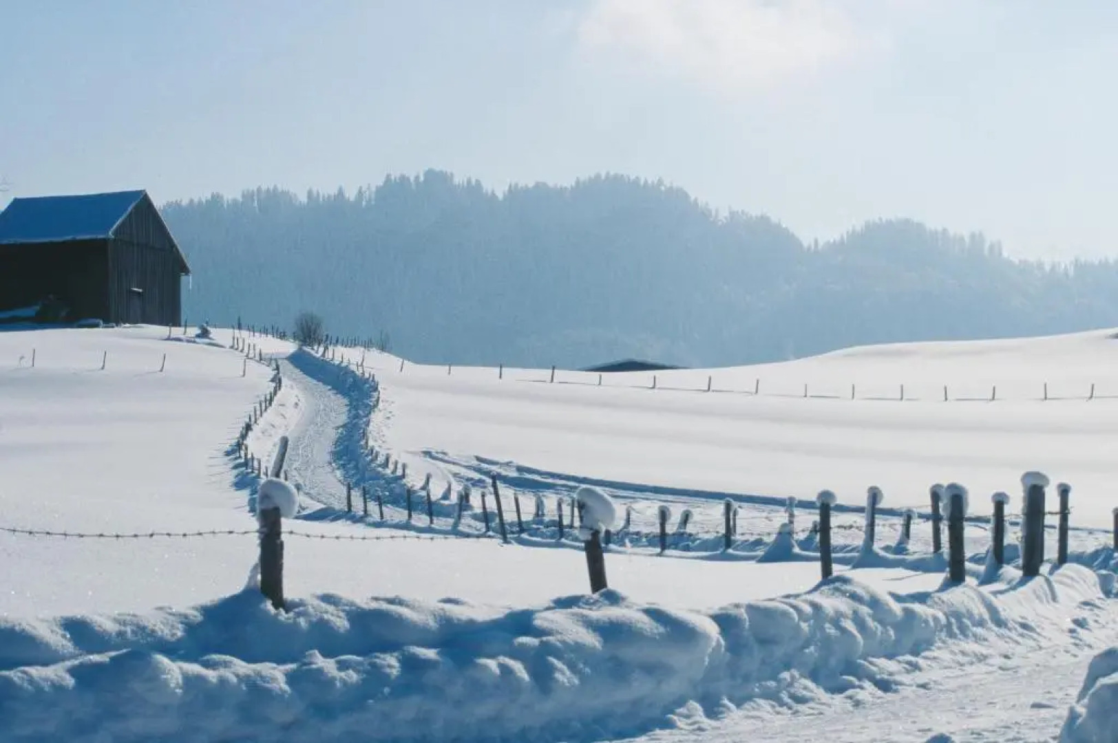 Wintertraum im Allgäu Alpine und Deluxe Sonnenwinkel, 4 Sterne Klassifiziert, WLAN gratis, großer Balkon mit Bergsicht, ruhig und doch zentral gelegen, tolle neu renovierte Ferienwohnung mit separaten Schlafzimmer, Brötchenservice, Hunde auf Anfrage