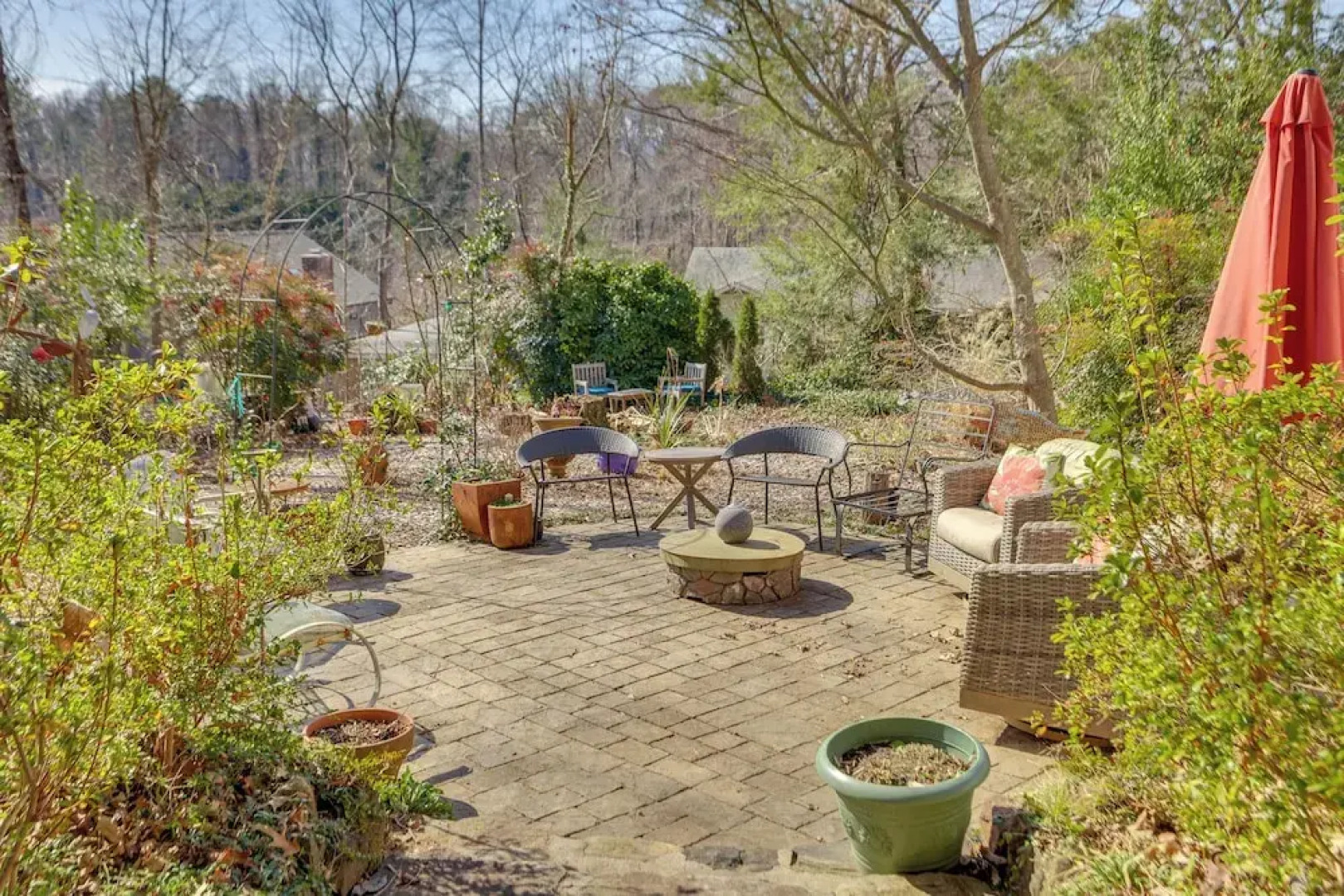 Walk to Downtown: Pet-friendly Cottage in Tyron