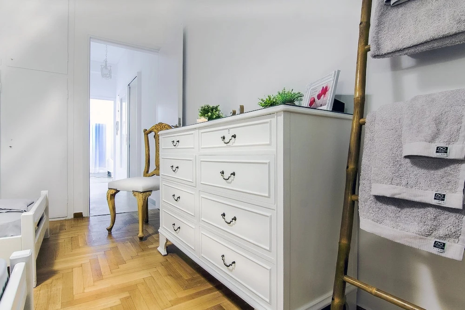 Charming 2 bdr apt next to Piraeus port