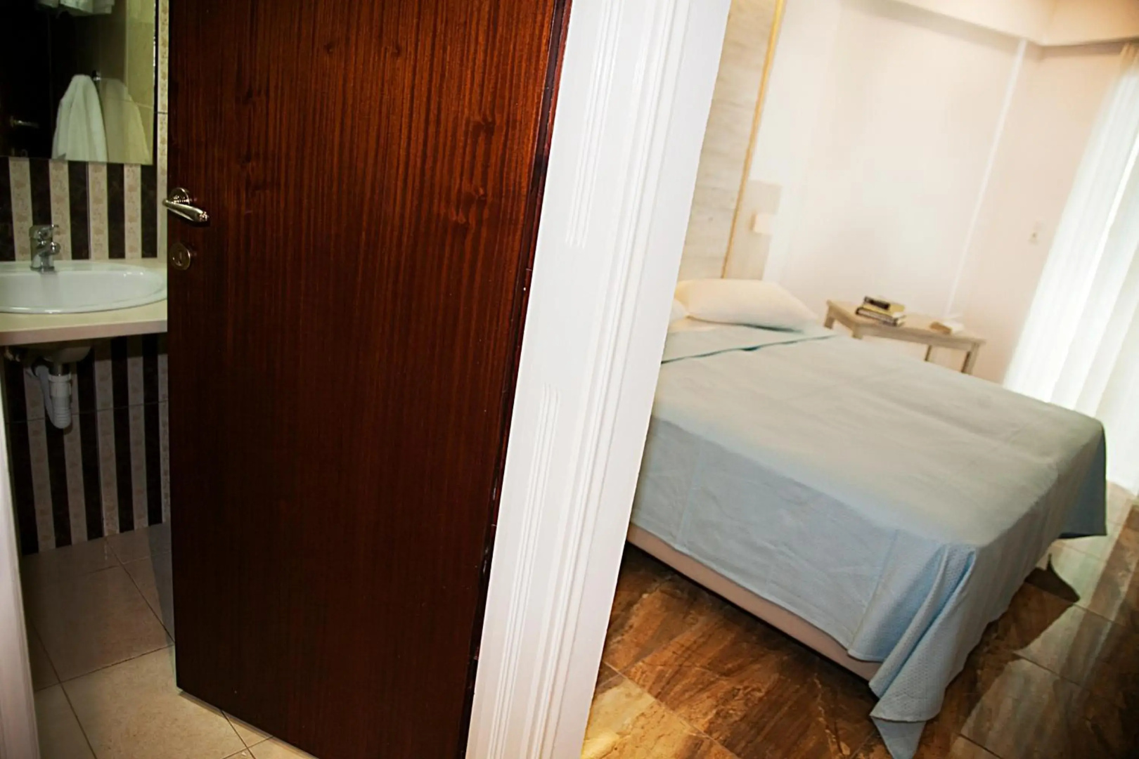 Zeus Hotel