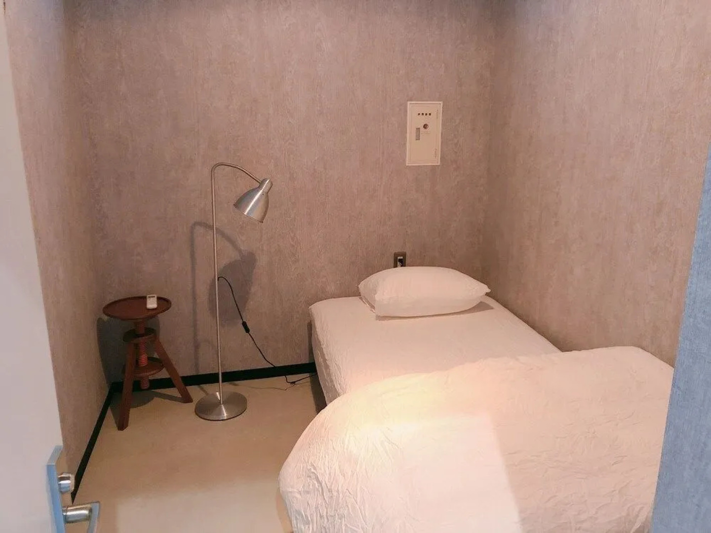 Nakaharaya Hostel & Café