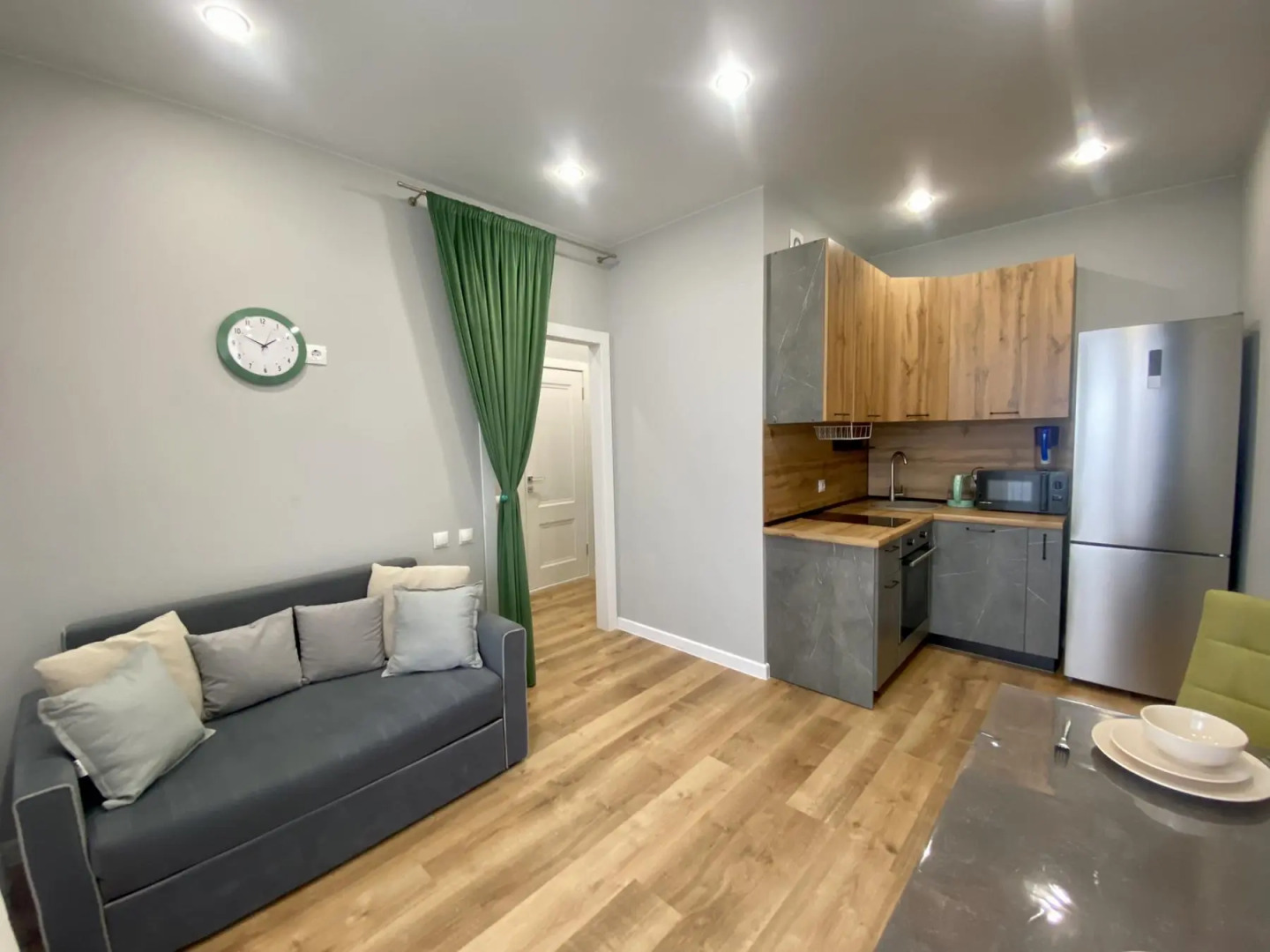 Апартаменты на улице Сергея Джанбровского 9