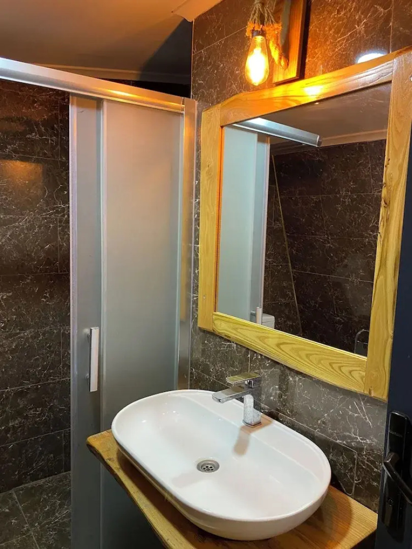 Astroi̇a Otel & Bi̇li̇m Kampi