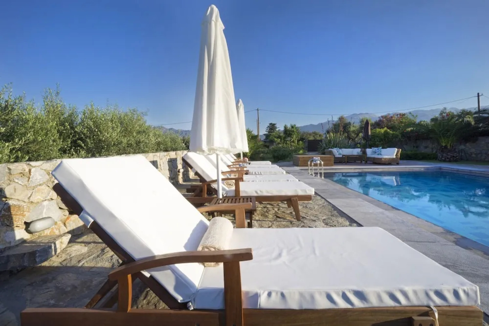 Private Polished Mansion w Private Pool Jacuzzi