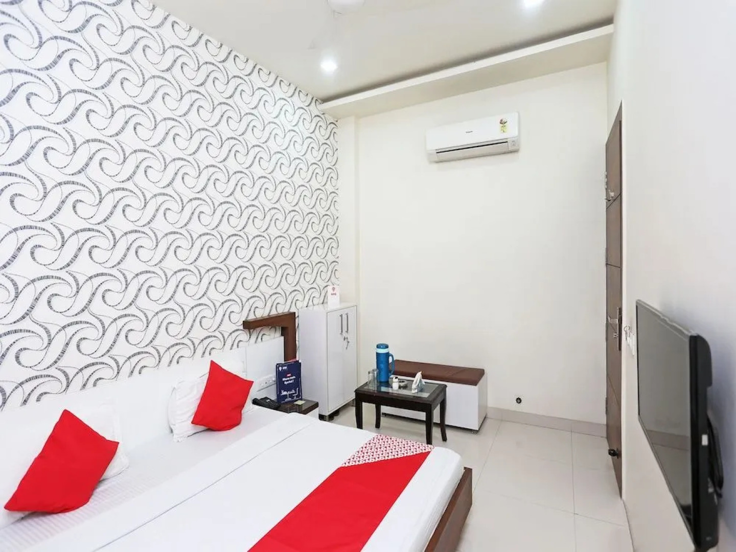 OYO 17280 Hotel Shivaay