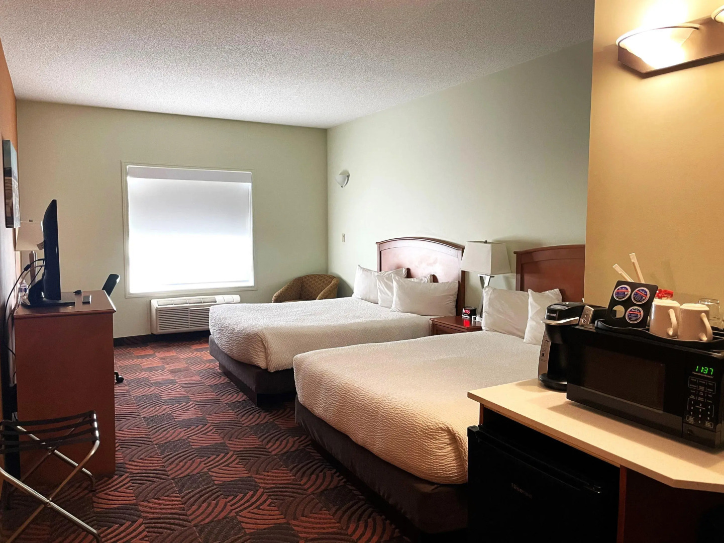 Service Plus Inns and Suites Calgary