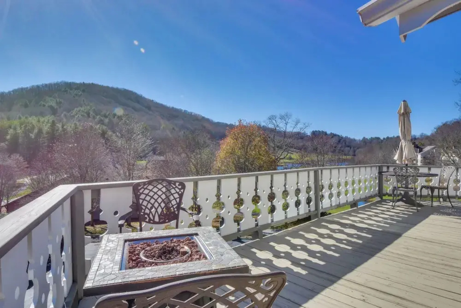 Picturesque Sky Haus Sanctuary w/ Mountain Views