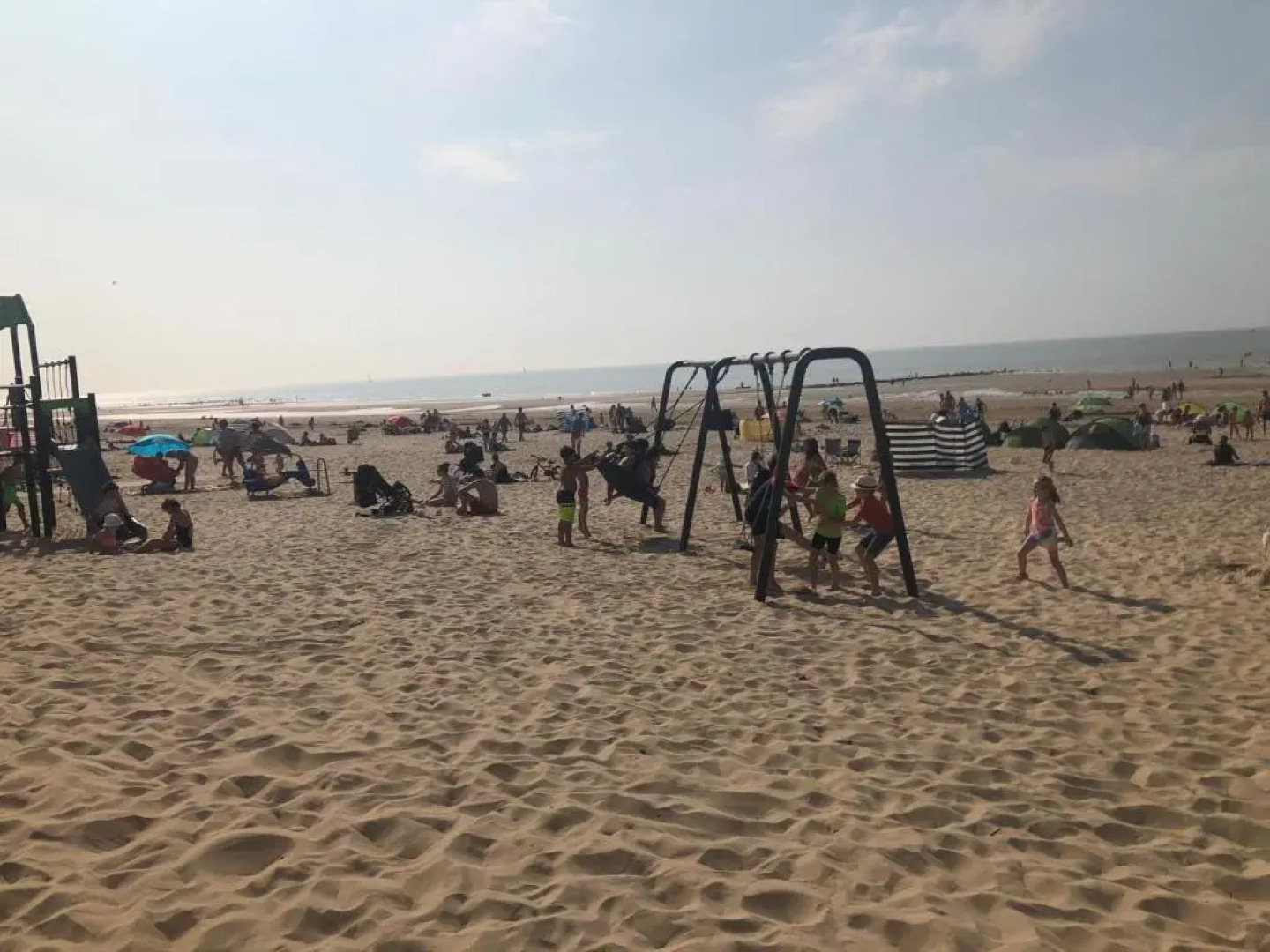 SEAVIEW Studio - OOSTENDE - Type Gent - 6 p - Gezellige en vernieuwde studio direct aan het strand, frontaal zeezicht, op de verkeersvrije zeedijk