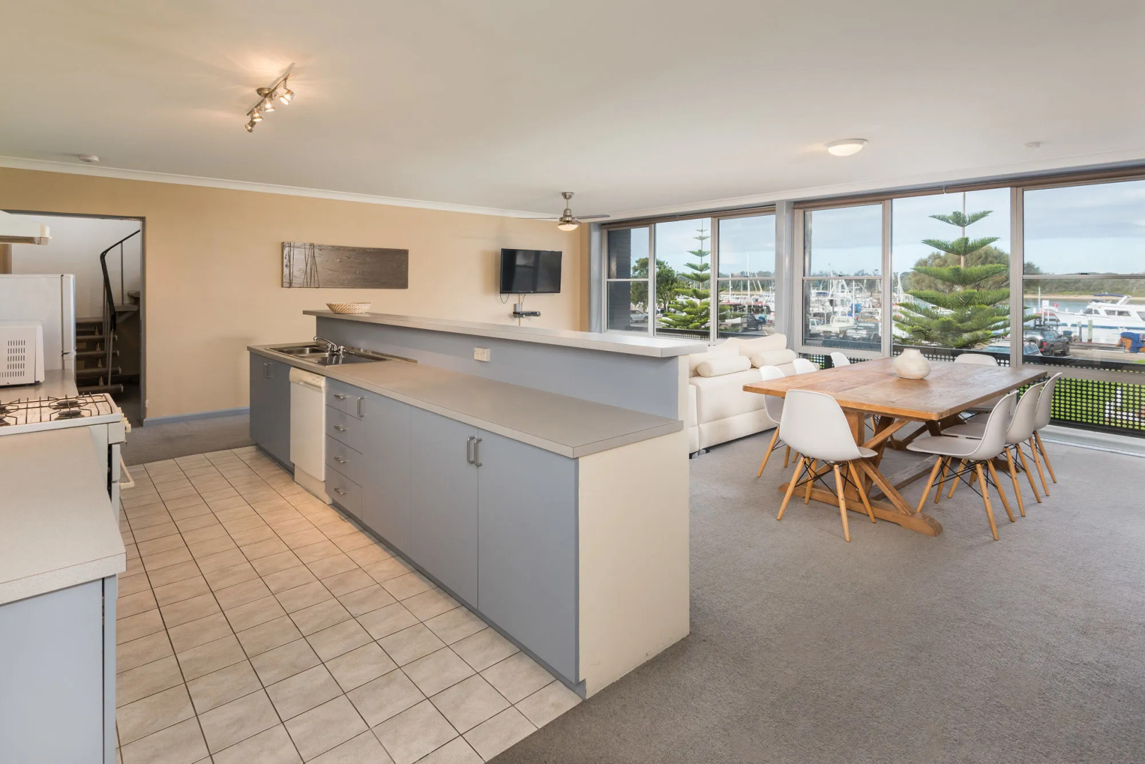 Bellevue on the Lakes